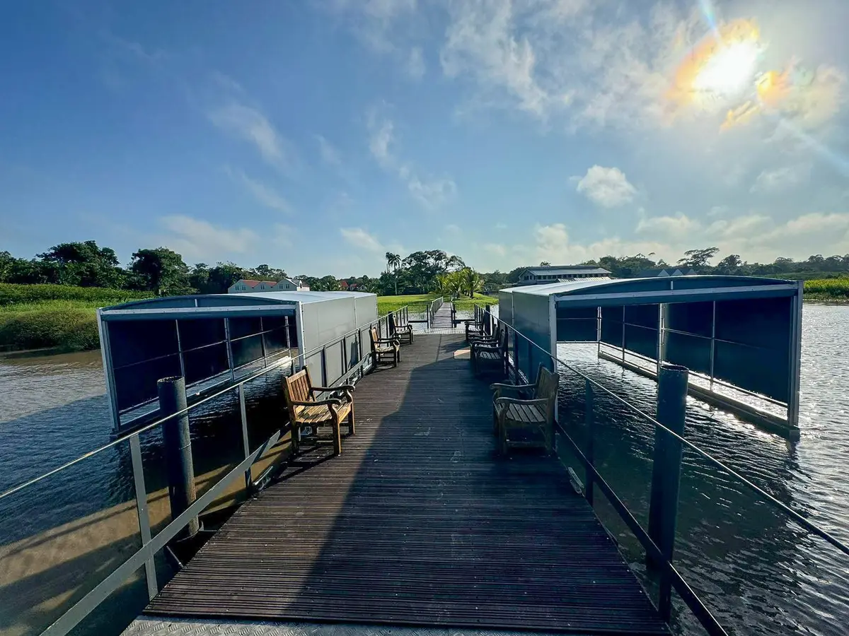 Bootoverkapping, project 2 bootoverkappingen Drijf-Drijf in Paramaribo, Suriname
