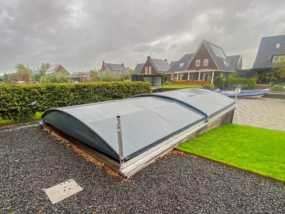 Bootoverkapping Wal-Wal met dubbele schuifkapel in Wergea
