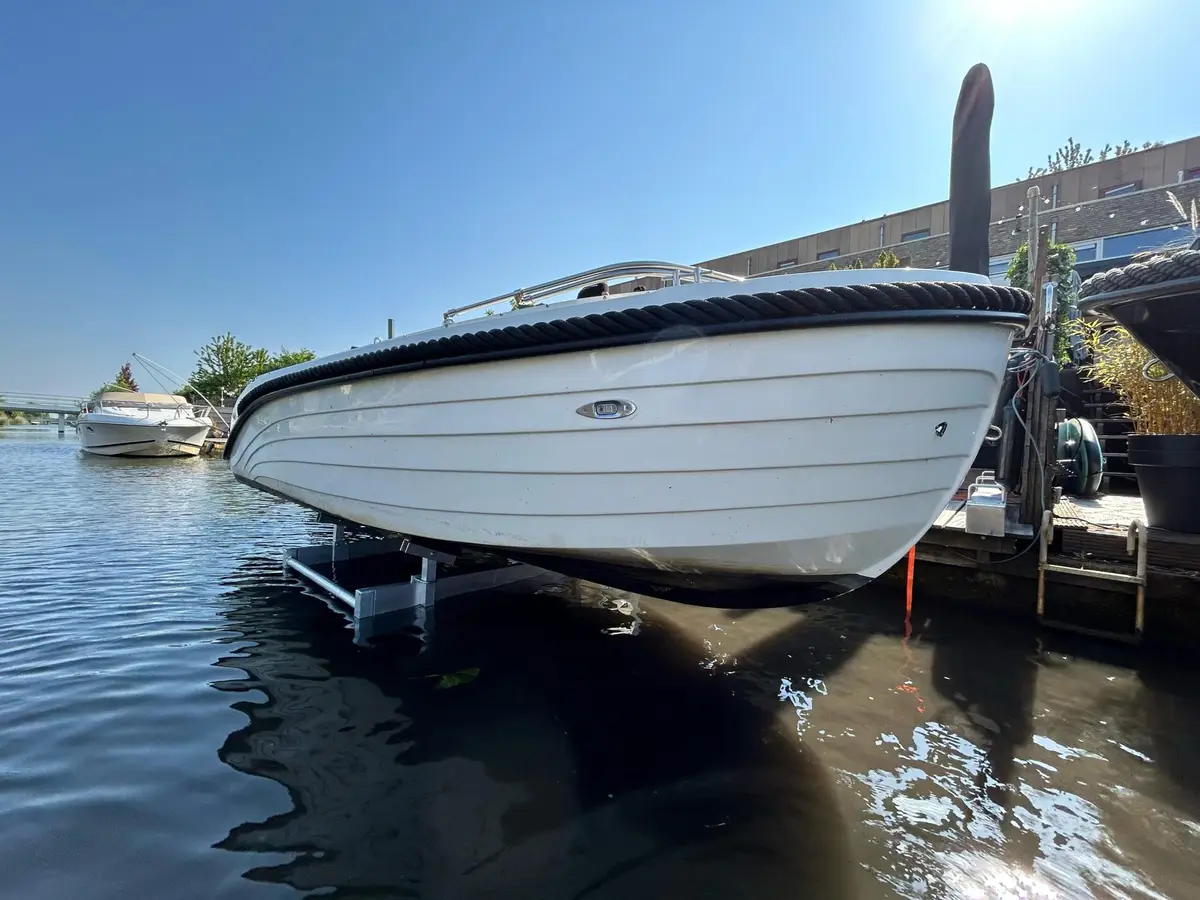 Bootlift, project Elektrische bootlift in Almere – 750 kg hefvermogen – foto 1