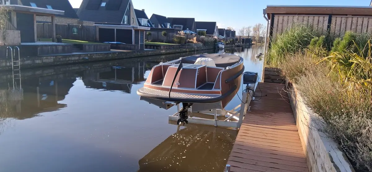 Bootlift, project Verlengde stempels voor een kadelift in Franeker – foto 1