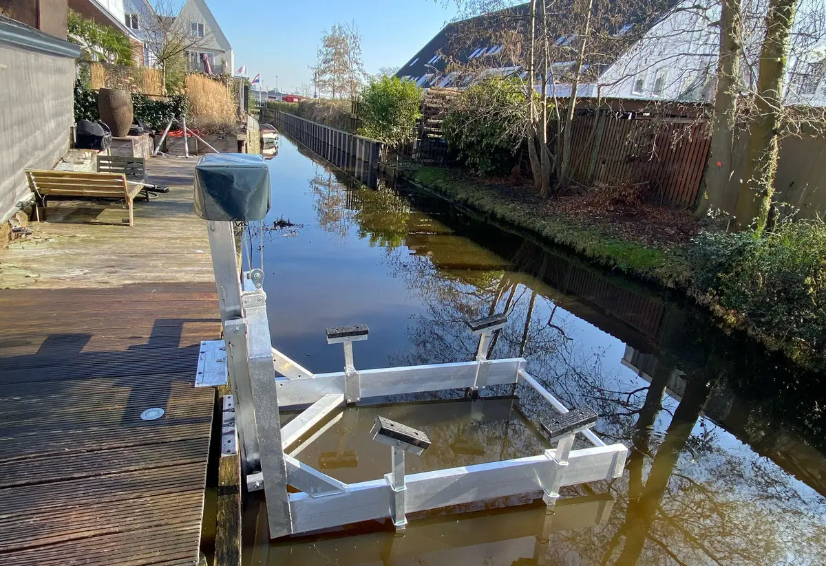 Bootlift, project Kadelift met elektrische lier in Westzaan – 1.200 kg hefvermogen – foto 1