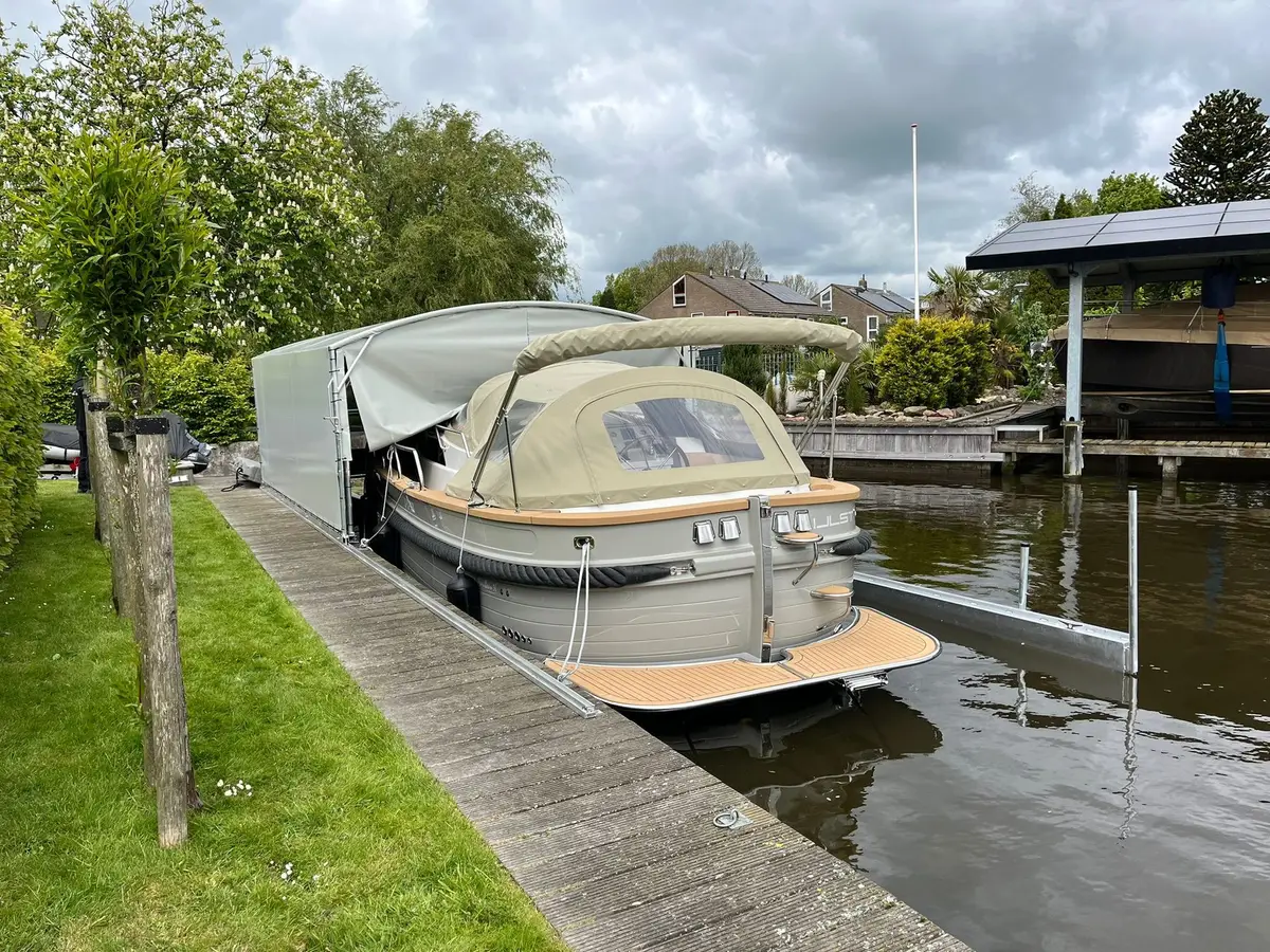 Bootoverkapping, project Bootoverkapping Wal-Drijf in IJlst – 11,3 x 3,5 meter