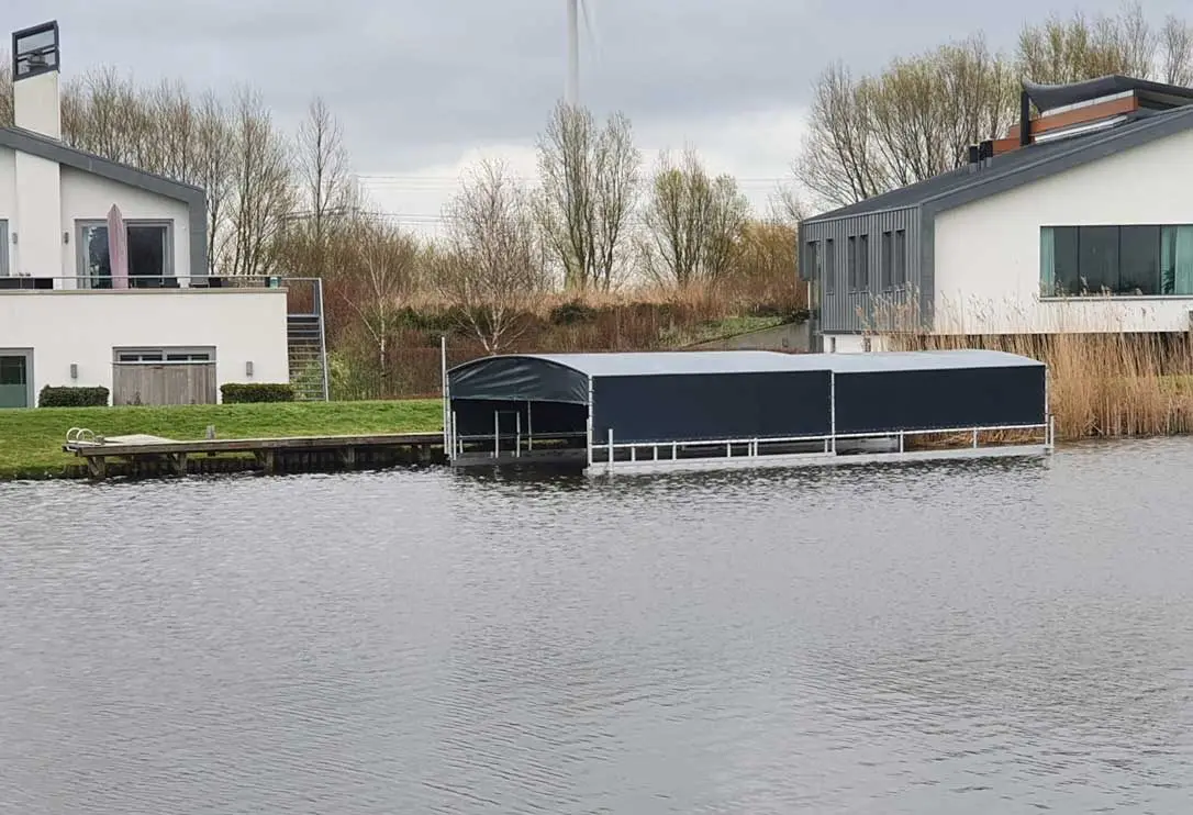 Bootoverkapping, project Bootoverkapping Drijf-Drijf in Zijdewind – 9 x 3,7 meter – foto 1
